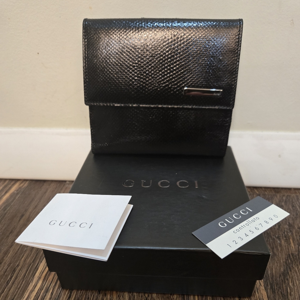 Gucci Shiny Black Textured Compact Wallet